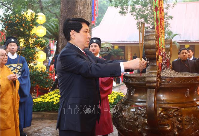 Lễ dâng hương khai Xuân là một hoạt động thành kính, hướng về cội nguồn tổ tiên, tôn vinh các giá trị truyền thống, gìn giữ phong tục tập quán tốt đẹp của cha ông, khơi nguồn tinh hoa văn hóa dân tộc và giáo dục truyền thống cho thế hệ trẻ. 