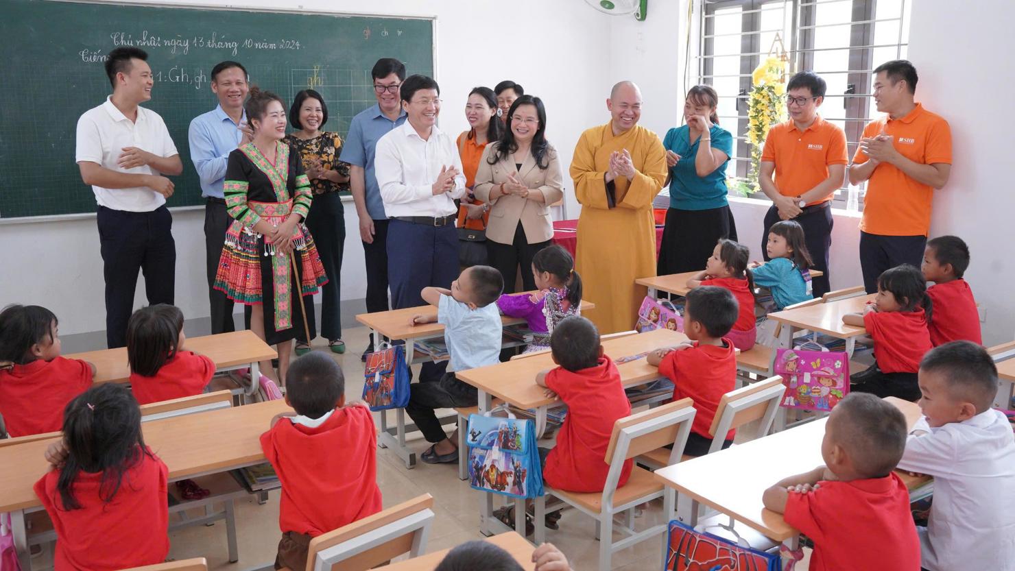 Khánh thành 2 công trình lớp học trị giá 12,5 tỷ đồng tại tỉnh Điện Biên do SHB trao tặng. Ảnh: SHB