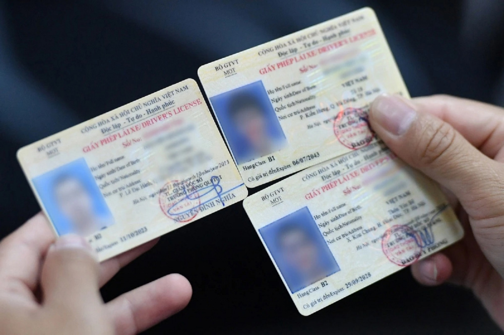 Tài xế có bằng lái hạng B1, B2 và FB2 (cũ) cần lưu ý khi cấp đổi sang phân hạng bằng mới.