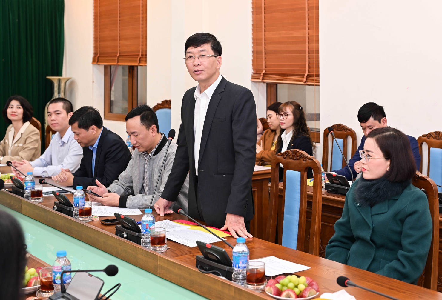 Ông Lê Quang Hiến - Phó Bí thư Thị ủy, Chủ tịch UBND thị xã Mỹ Hào phát biểu đáp từ.