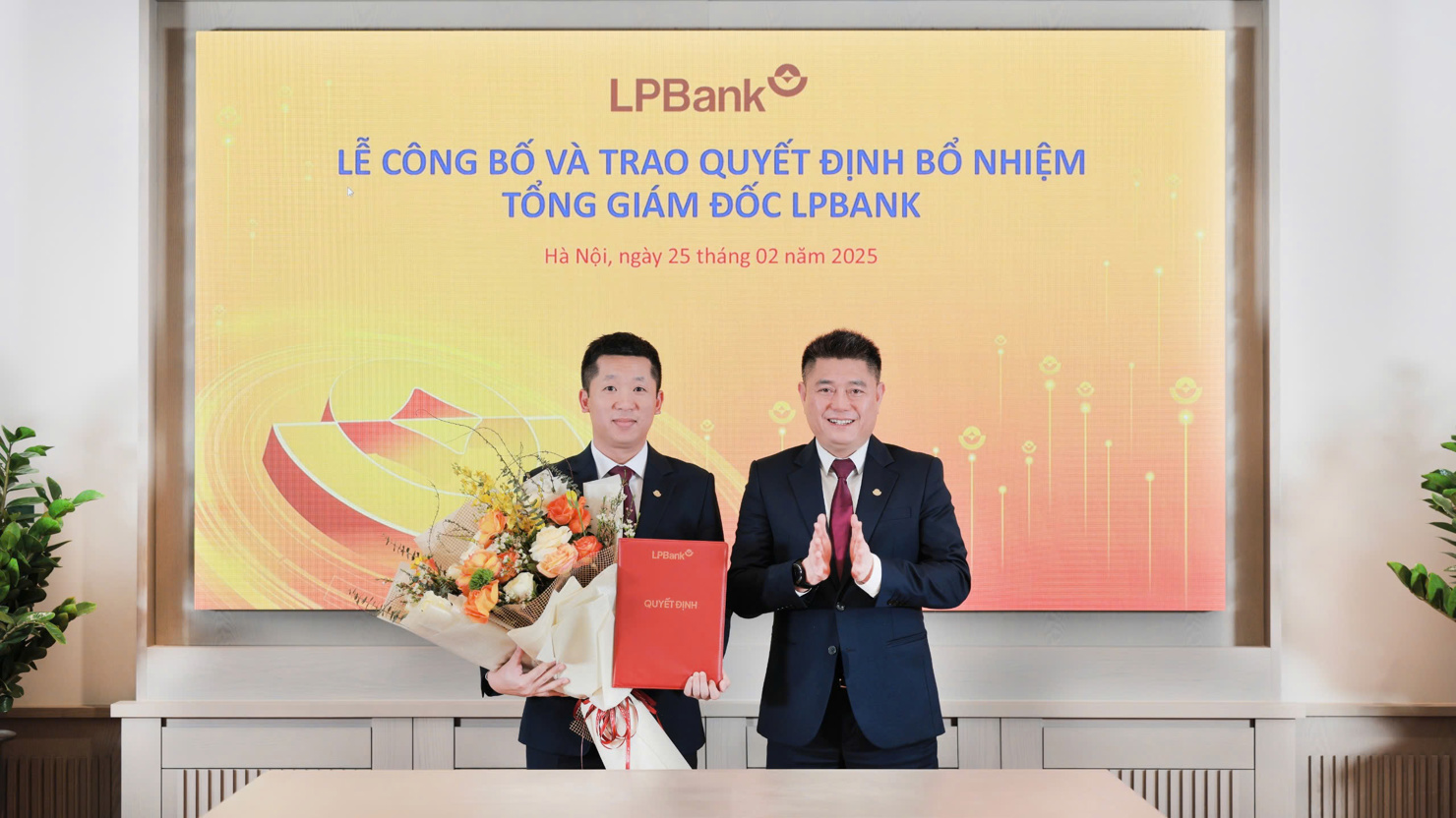 Ông Vũ Quốc Khánh đã có 17 năm công tác tại LPBank, từng đảm nhiệm nhiều vị trí quan trọng.