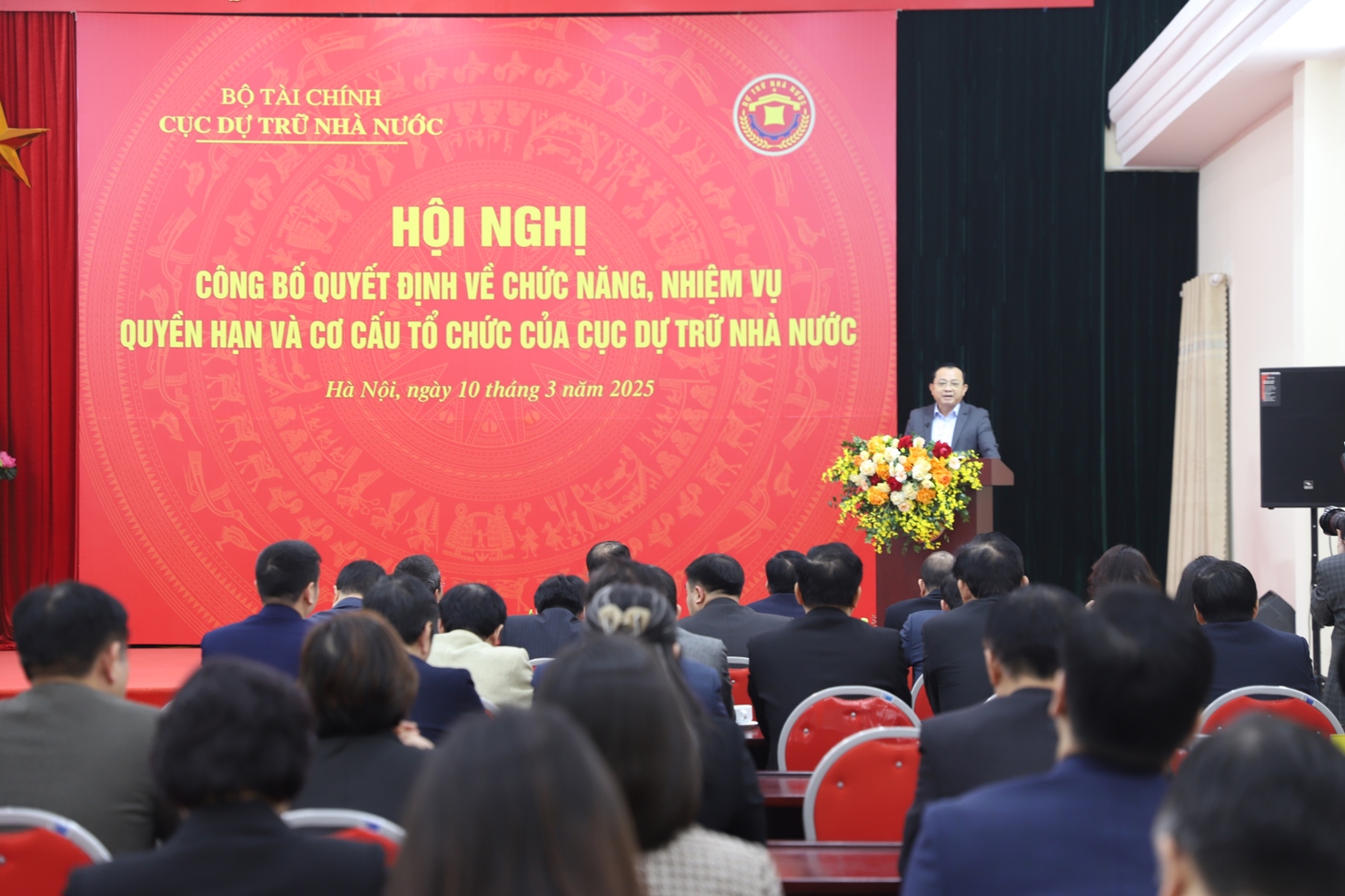 Thứ trưởng y&ecirc;u cầu Cục Dự trữ Nh&agrave; nước cần sớm ho&agrave;n thiện bộ m&aacute;y tổ chức, L&atilde;nh đạo Cục phải gương mẫu, đo&agrave;n kết để ho&agrave;n th&agrave;nh tốt nhiệm vụ được giao.