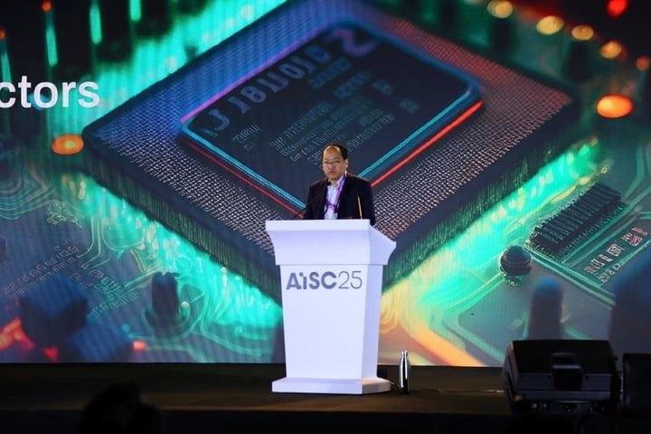 Ông Vũ Quốc Huy - Giám đốc Trung tâm Đổi mới sáng tạo Quốc gia phát biểu khai mạc Hội nghị.