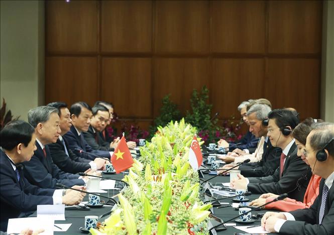 Tổng Bí thư Tô Lâm hội đàm với Thủ tướng Singapore Lawrence Wong - Ảnh: TTXVN