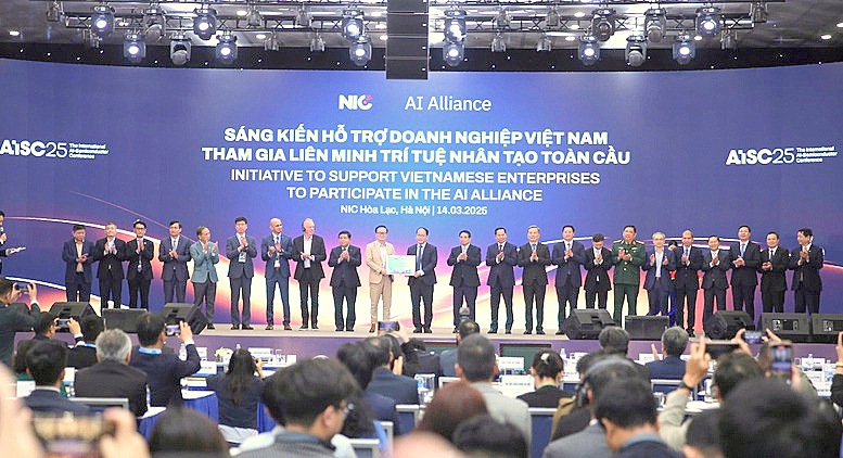 Thủ tướng Phạm Minh Chính và Phó Thủ tướng Nguyễn Chí Dũng tham gia Lễ công bố, khởi động các sáng kiến tại Diễn đàn.