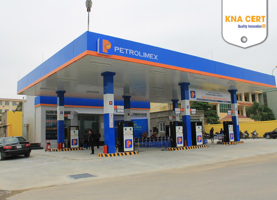 Tại Việt Nam, kinh doanh xăng dầu là một trong những lĩnh vực bắt buộc phải áp dụng ISO 9001. Ảnh: Internet