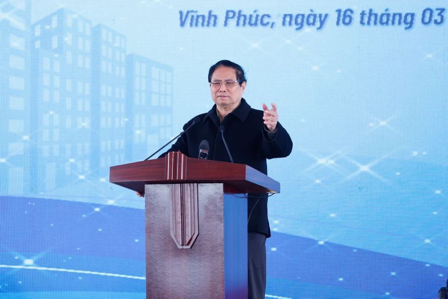 Thủ tướng mong muốn tỉnh Vĩnh Phúc tiếp tục tiên phong phát triển đô thị sáng, xanh, sạch, đẹp và nhà ở xã hội. Ảnh: VGP/Nhật Bắc