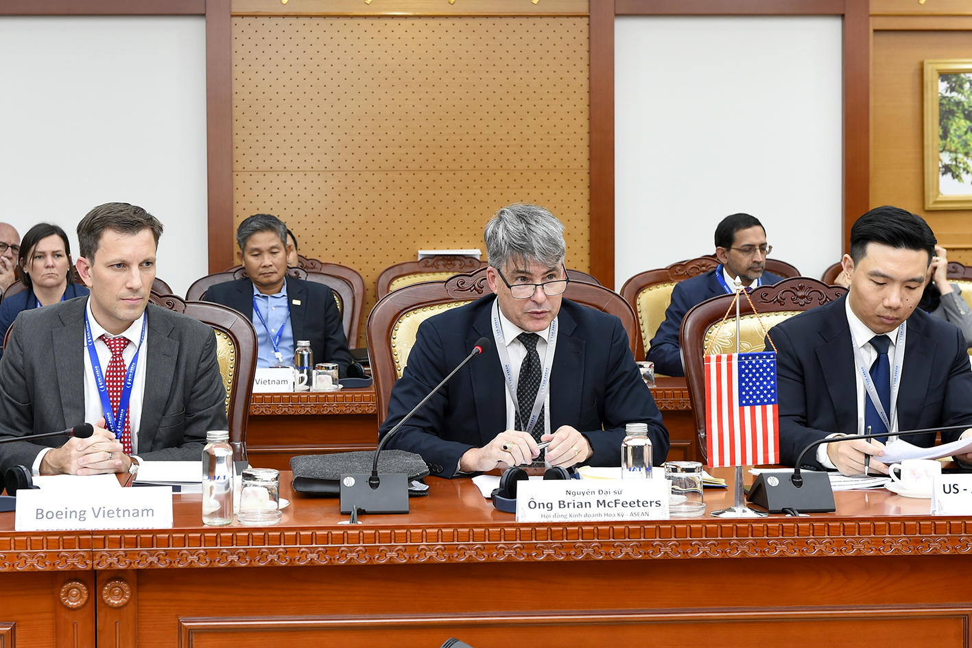 Ông Brian McFeeters - Phó Chủ tịch Cấp cao kiêm Giám đốc Điều hành Khu vực USABC phát biểu tại buổi làm việc. 