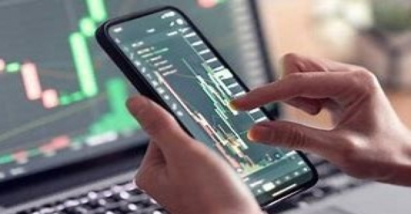 Chỉ số S&P 500 đã tăng 2,1% vào ngày 14/3, trong khi chỉ số Nasdaq 100, vốn dĩ giàu công nghệ, cũng tăng 2,1%. Ảnh minh họa.