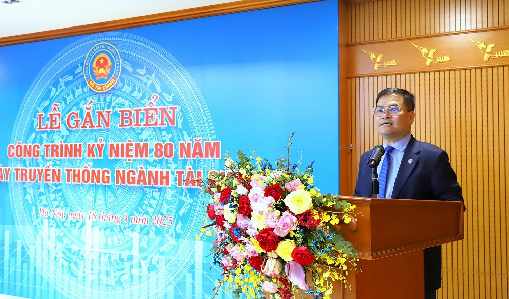 Thứ trưởng Bộ Tài chính Bùi Văn Khắng đánh giá cao các đơn vị đã trực tiếp quản lý, thi công, đưa công trình vào nghiệm thu, sử dụng đúng thời điểm.