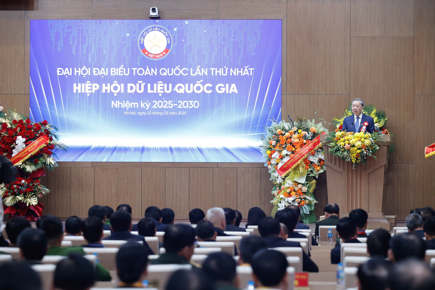 Tổng Bí thư Tô Lâm nhấn mạnh sự ra đời của Hiệp hội Dữ liệu Quốc gia trong bối cảnh hiện nay là hết sức quan trọng - Ảnh: VGP/Nhật Bắc