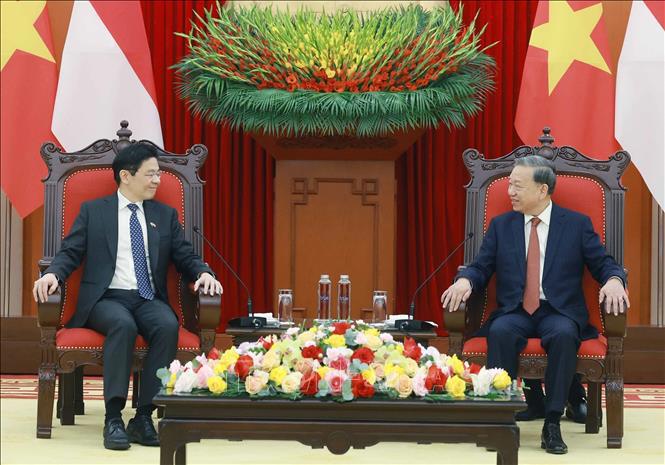 Tổng Bí thư Tô Lâm hoan nghênh và bày tỏ vui mừng gặp lại Thủ tướng Lawrence Wong ngay sau khi hai nước nâng cấp quan hệ lên Đối tác Chiến lược toàn diện. 