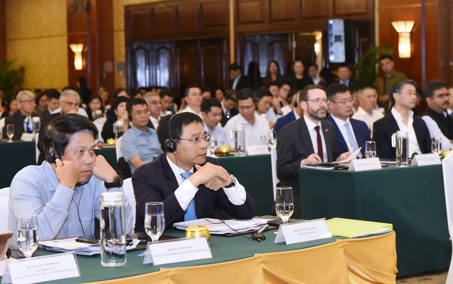 Bộ trưởng Bộ T&agrave;i ch&iacute;nh Nguyễn Văn Thắng v&agrave; Ph&oacute; Thống đốc NHNN Phạm Tiến Dũng tham dự Hội nghị. Ảnh: BTC