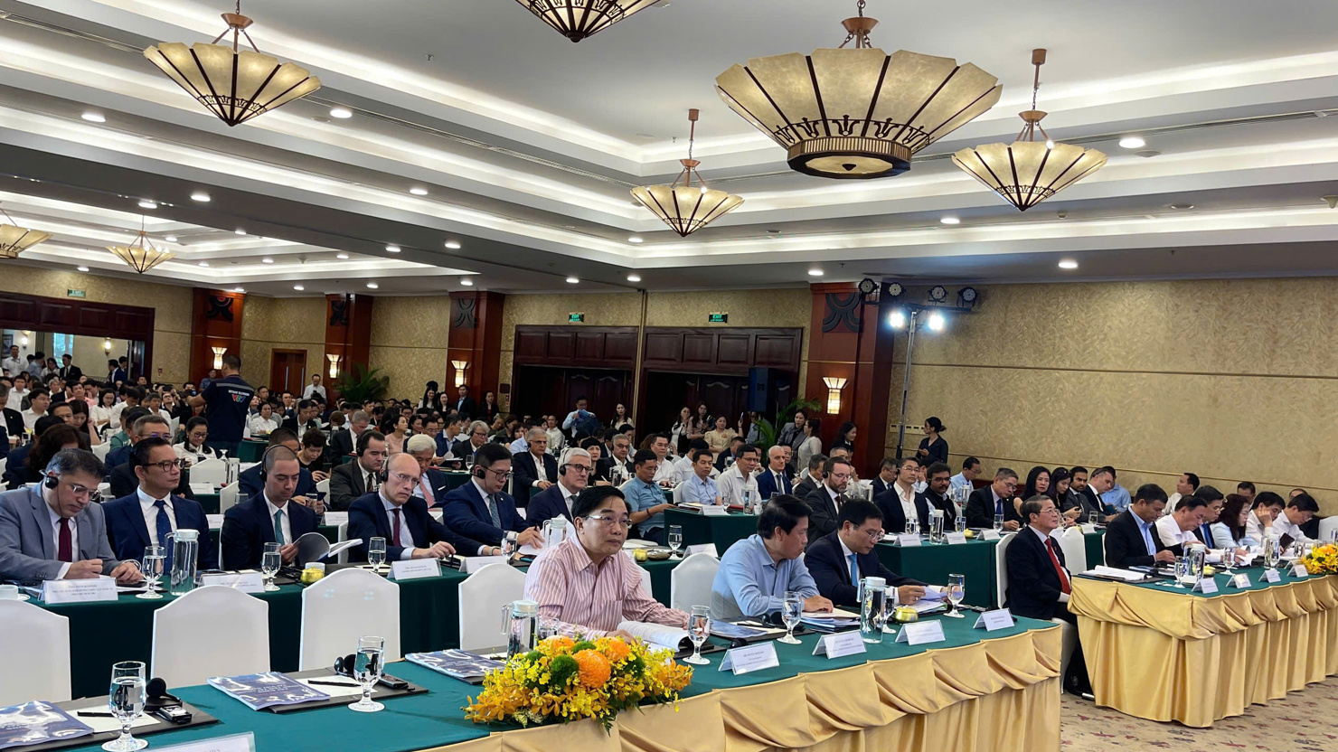 Hội nghị thu h&uacute;t gần 400 đại biểu, trong đ&oacute; c&oacute; 150 đại biểu quốc tế từ c&aacute;c đại sứ qu&aacute;n, tổ chức t&agrave;i ch&iacute;nh v&agrave; quỹ đầu tư h&agrave;ng đầu thế giới.