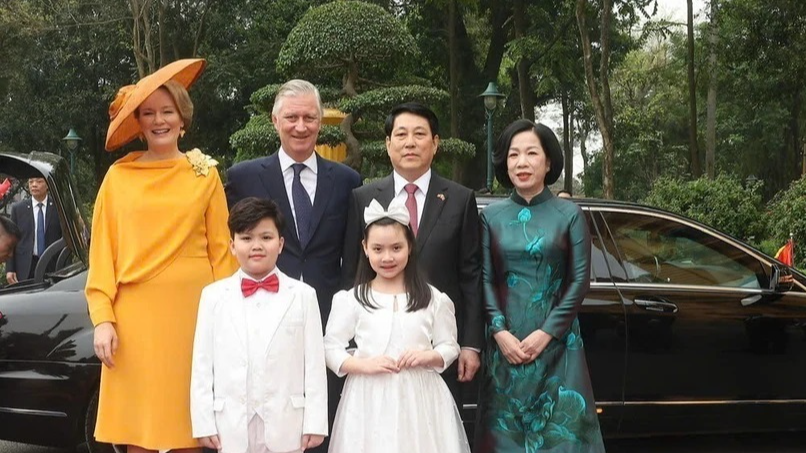 Chủ tịch nước Lương Cường và Phu nhân đón Nhà Vua Vương quốc Bỉ Philippe và Hoàng hậu. (Ảnh: Lâm Khánh/TTXVN).