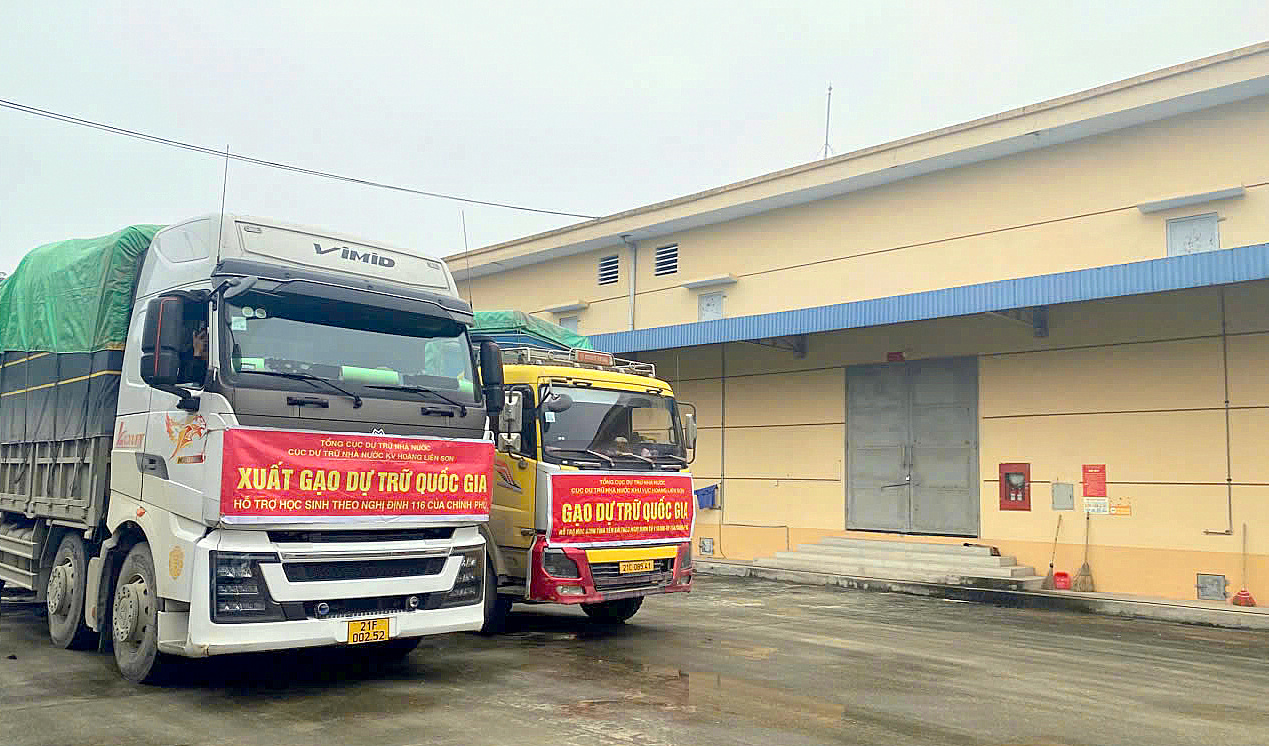 Chi cục DTNN khu vực IV hoàn thành xuất cấp hơn 1.834 tấn gạo hỗ trợ cho học sinh tỉnh Yên Bái.