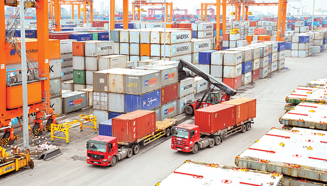 Chính sách thuế mới có thể khiến các tập đoàn này xem xét lại vị trí sản xuất, gây ảnh hưởng đến dòng vốn FDI vào Việt Nam trong thời gian tới.