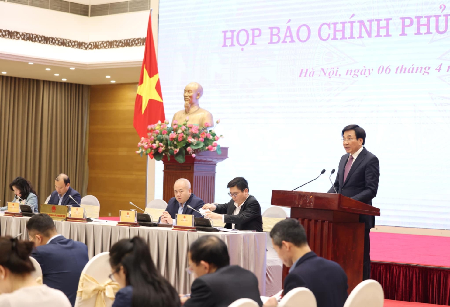 Toàn cảnh buổi họp báo.