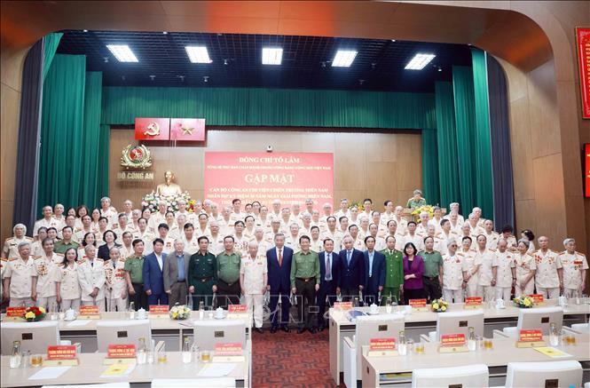 Tổng Bí thư Tô Lâm gặp mặt cán bộ công an chi viện chiến trường miền Nam.