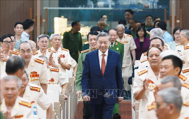 Tổng Bí thư Tô Lâm gặp mặt cán bộ công an chi viện chiến trường miền Nam.
