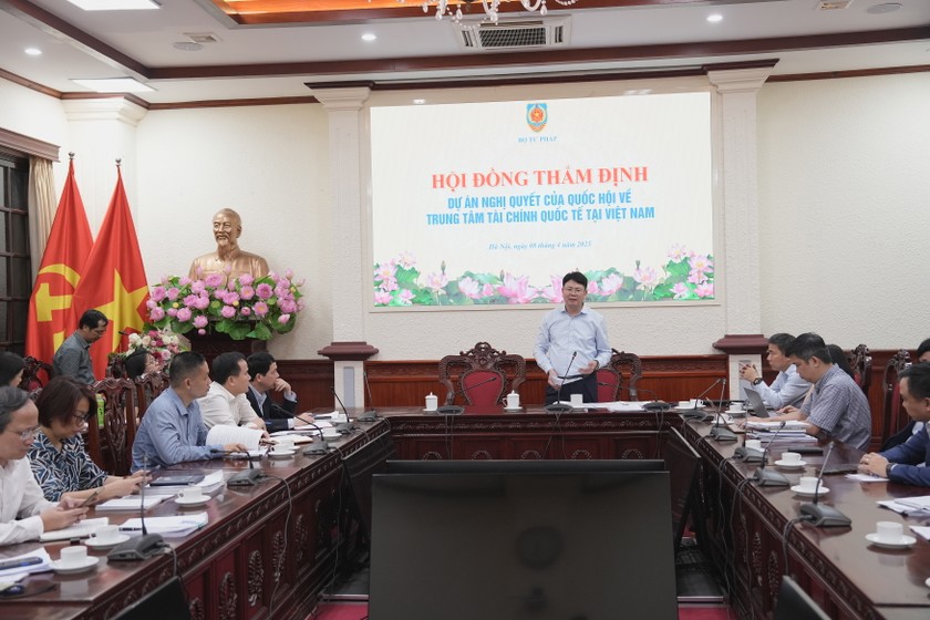 Thứ trưởng Bộ Tư pháp Nguyễn Thanh Tịnh phát biểu tại cuộc họp thẩm định. Ảnh: MOJ