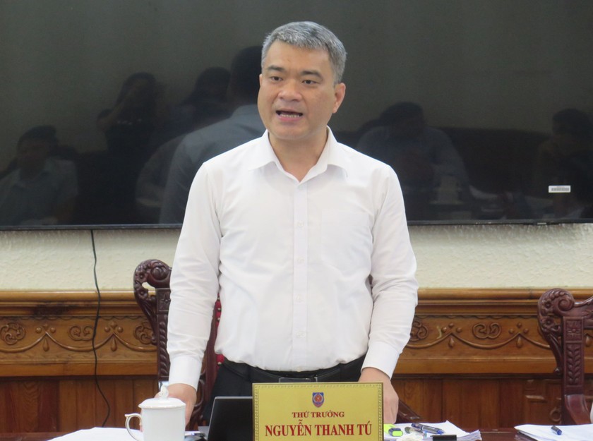 Thứ trưởng Bộ Tư pháp Nguyễn Thanh Tú phát biểu tại cuộc họp. Ảnh: PV