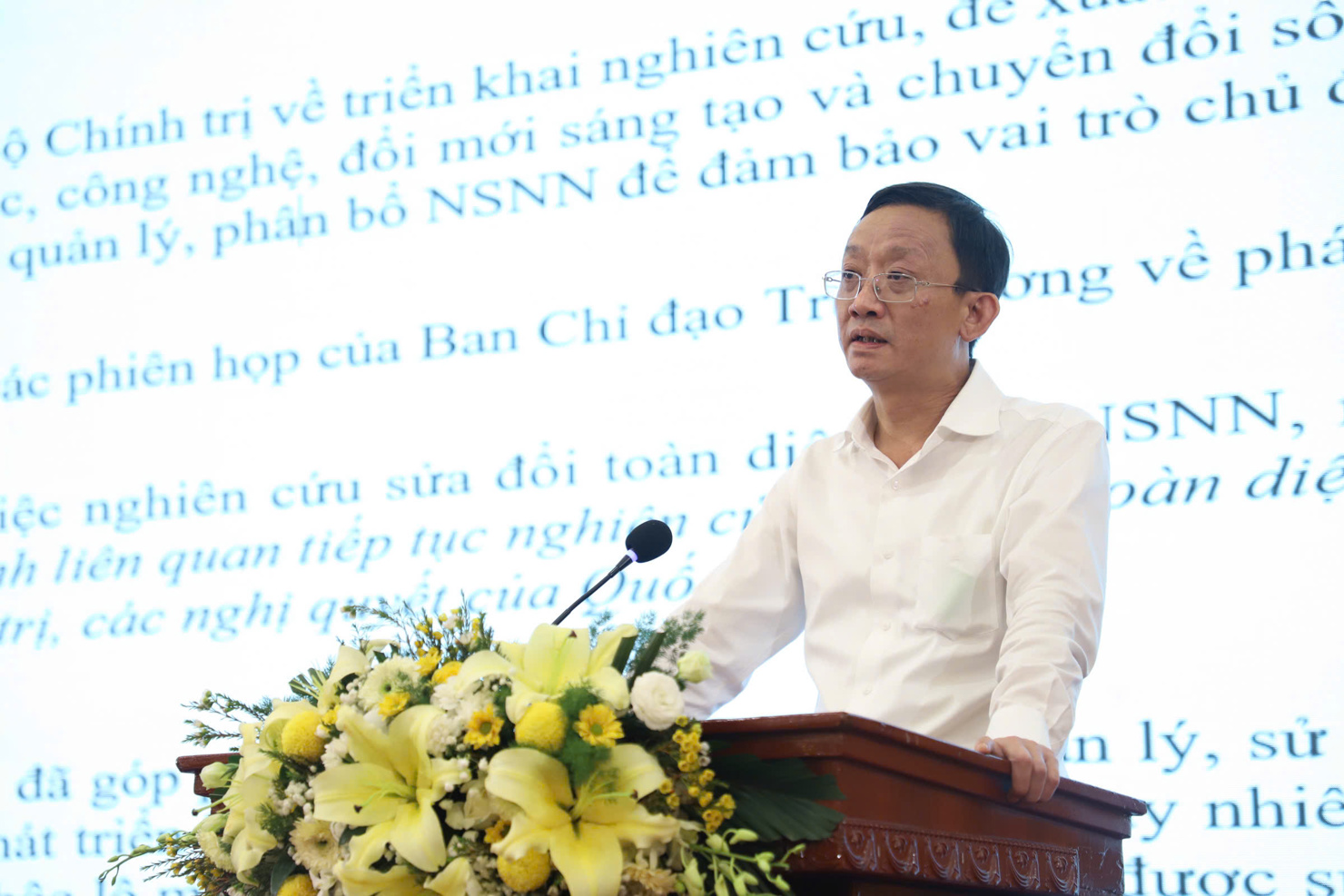 Vụ trưởng Vụ Ng&acirc;n s&aacute;ch nh&agrave; nước Vũ Đức Hội ph&aacute;t biểu tại hội thảo.