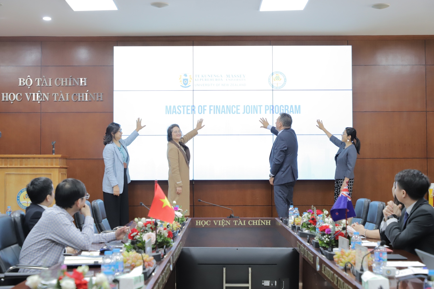 Đại diện Học viện T&agrave;i ch&iacute;nh v&agrave; Đại học Massey ch&iacute;nh thức c&ocirc;ng bố Chương tr&igrave;nh li&ecirc;n kết đ&agrave;o tạo Thạc sĩ T&agrave;i ch&iacute;nh.