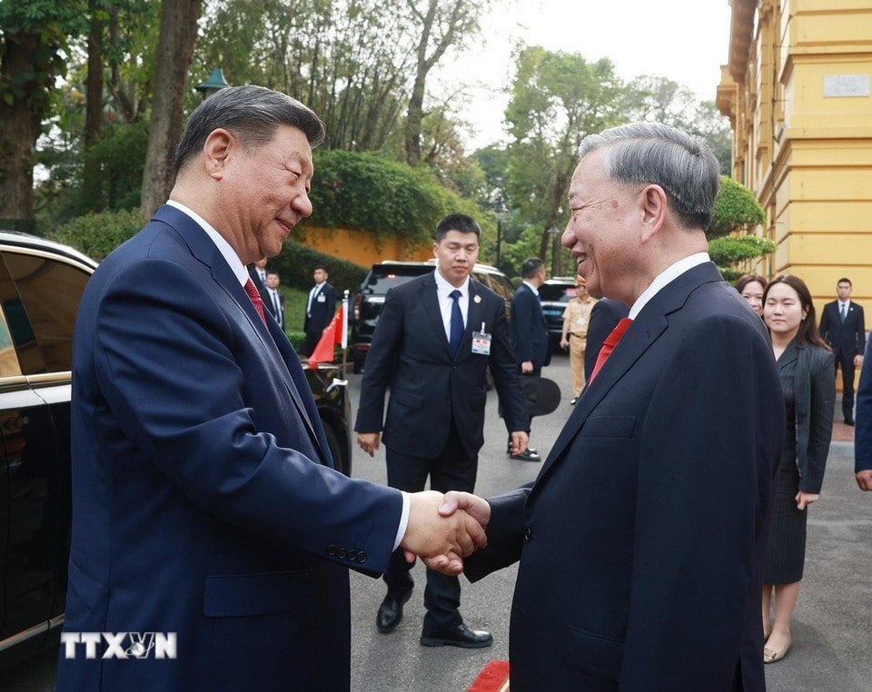 Tổng Bí thư Tô Lâm đón Tổng Bí thư, Chủ tịch nước Trung Quốc Tập Cận Bình. Ảnh: TTXVN 