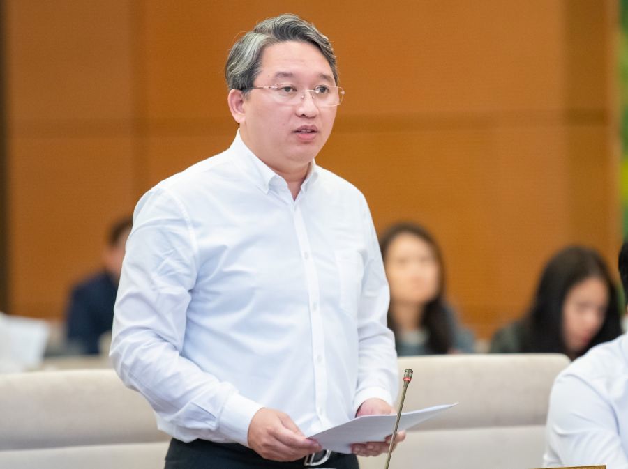 &nbsp;Bộ trưởng Nguyễn Hải Ninh tr&igrave;nh b&agrave;y Tờ tr&igrave;nh dự &aacute;n Luật Tương trợ tư ph&aacute;p về d&acirc;n sự tại Phi&ecirc;n họp.&nbsp;