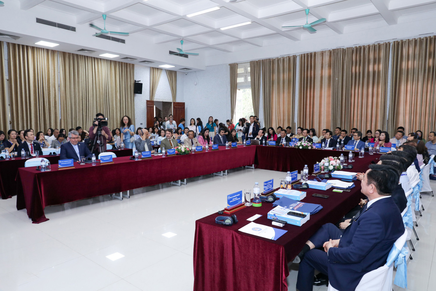 Các chuyên gia tham dự Hội thảo