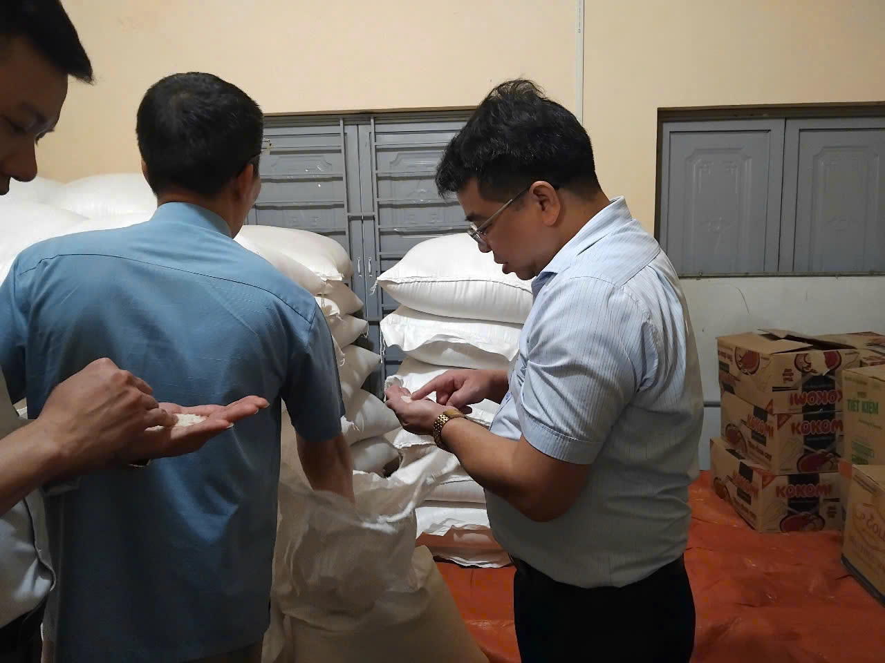Đoàn công tác của Chi cục DTNN khu vực IV kiểm tra công tác giao nhận, quản lý và sử dụng gạo DTQG tại huyện Hoàng Su Phì và huyện Xín Mần, tỉnh Hà Giang.