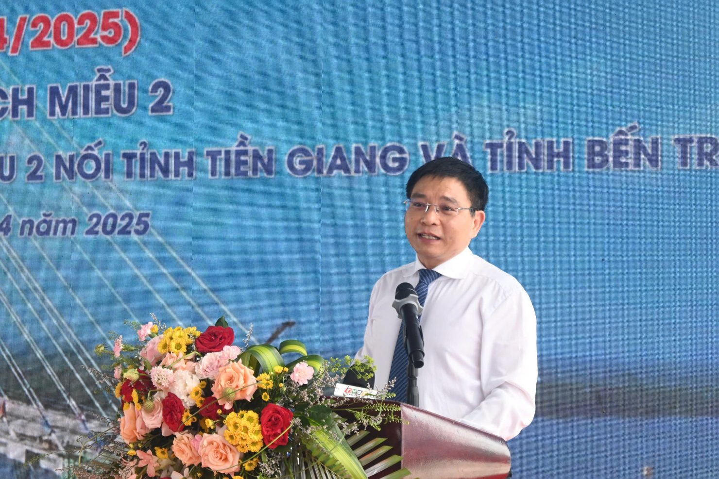 Bộ trưởng Bộ Tài chính Nguyễn Văn Thắng phát biểu tại buổi lễ hợp long Dự án cầu Rạch Miễu 2 (huyện Châu Thành, tỉnh Tiền Giang). 