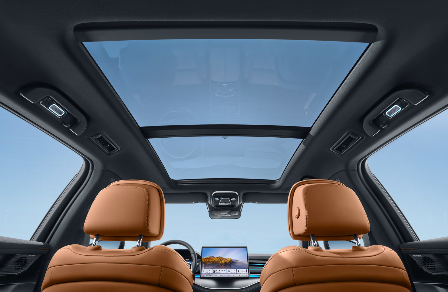 BYD Sealion 8 được trang bị hai mô-tơ điện đặt trên cầu trước và sau, lần lượt có công suất tối đa 241 mã lực và 268 mã lực, từ đó sở hữu hệ dẫn động 4 bánh toàn thời gian. 