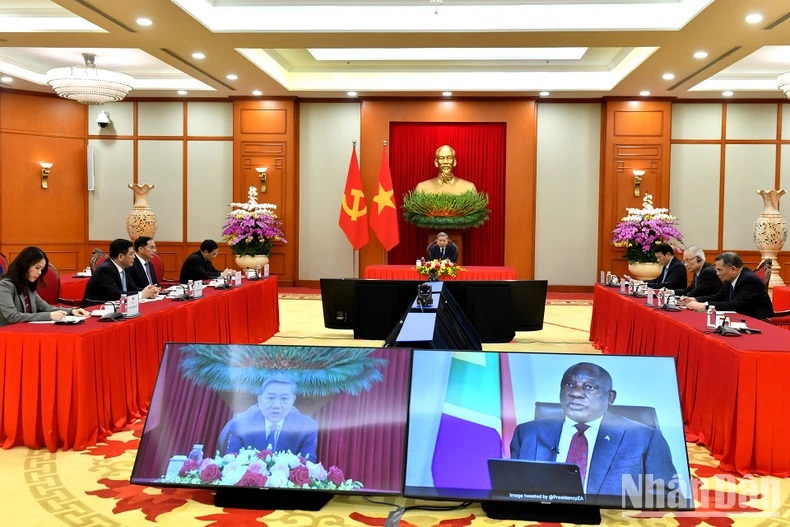 Quang cảnh điện đàm tại Trụ sở Trung ương Đảng. (Ảnh: ĐĂNG KHOA).