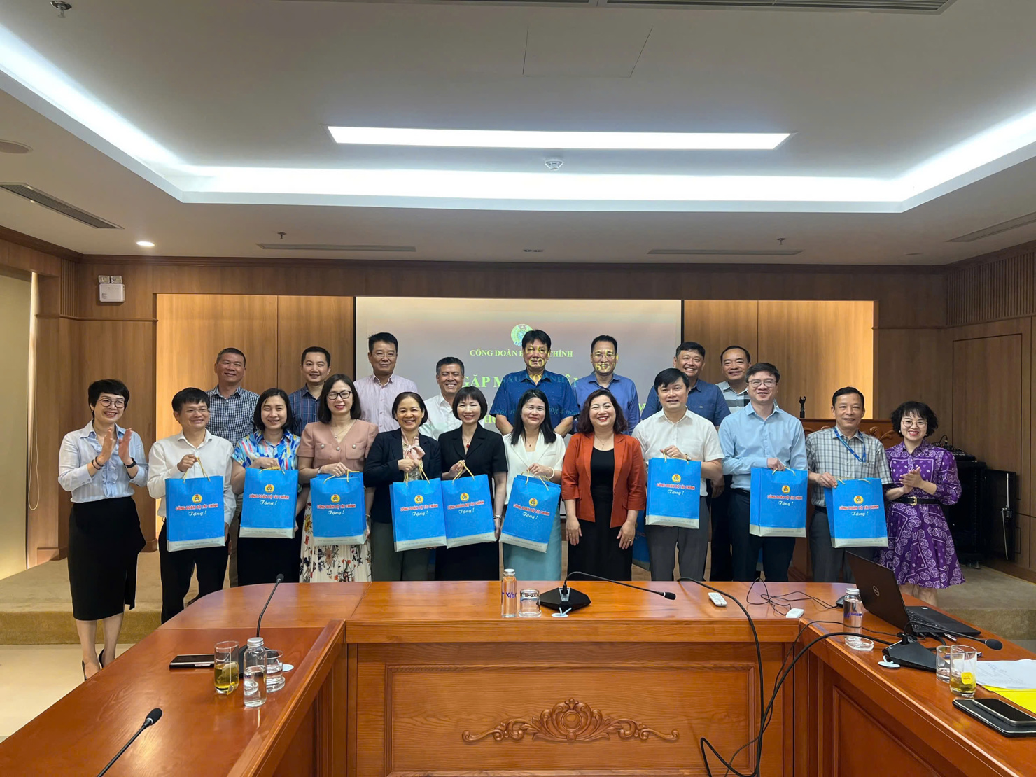 C&ocirc;ng đo&agrave;n Bộ T&agrave;i ch&iacute;nh tri &acirc;n c&aacute;c đo&agrave;n vi&ecirc;n nguy&ecirc;n l&agrave; Ủy vi&ecirc;n Ban Chấp h&agrave;nh, Ủy vi&ecirc;n Ủy ban Kiểm tra C&ocirc;ng đo&agrave;n.