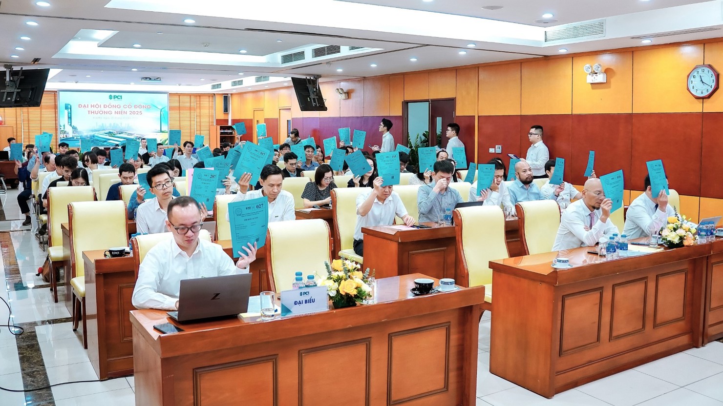 Các cổ đông thống nhất thông qua các nội dung.