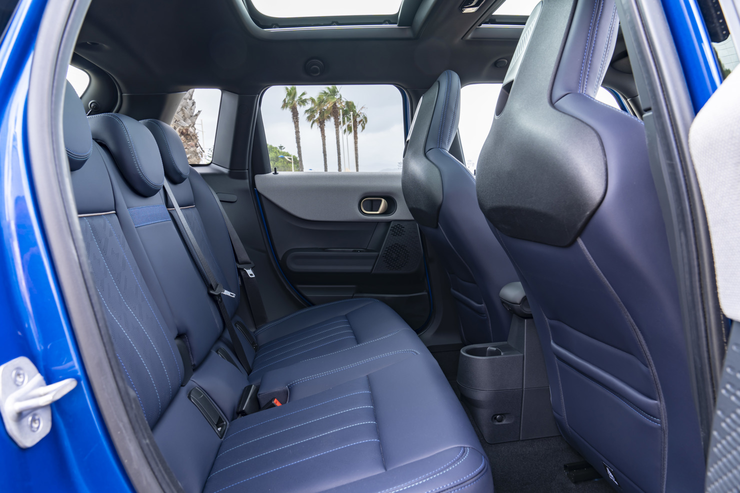 THACO AUTO và MINI triển khai chương trình ưu đãi lên đến hơn 300 triệu đồng, cùng nhiều gói quà tặng dịch vụ chính hãng gồm: Quà tặng thương hiệu đặc biệt; Gói cá nhân hoá màu xe; 1 năm bảo hiểm vật chất; Bảo hành chính hãng 5 năm, không giới hạn số km.