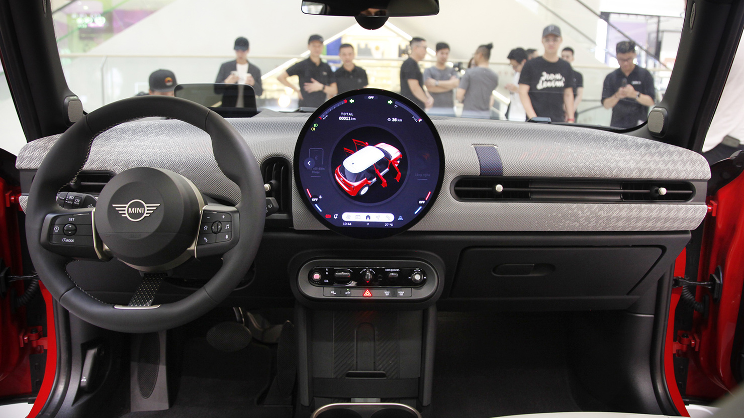 Giá từ 2,099 tỷ đồng, MINI Cooper 2025 nâng cấp toàn diện về thiết kế, công nghệ và vận hành - Ảnh 1