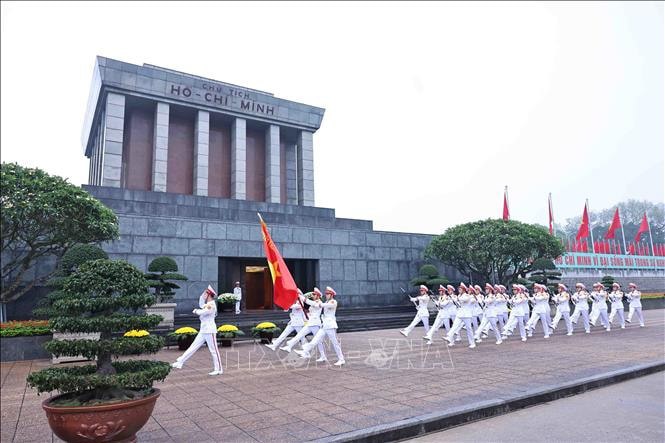 Đội tiêu binh diễu hành trước Lăng Chủ tịch Hồ Chí Minh.