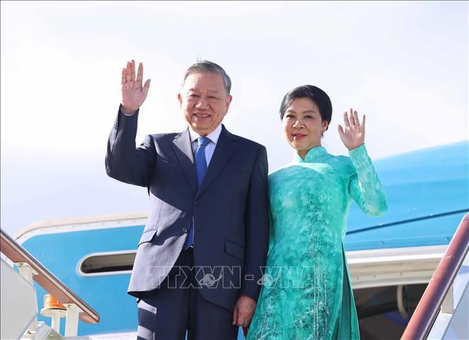 Tổng B&iacute; thư T&ocirc; L&acirc;m v&agrave; Phu nh&acirc;n đến Thủ đ&ocirc; Moskva, bắt đầu chuyến thăm ch&iacute;nh thức Li&ecirc;n bang Nga v&agrave; dự Lễ kỷ niệm 80 năm Ng&agrave;y Chiến thắng trong chiến tranh Vệ quốc vĩ đại - Ảnh: TTXVN. &nbsp;