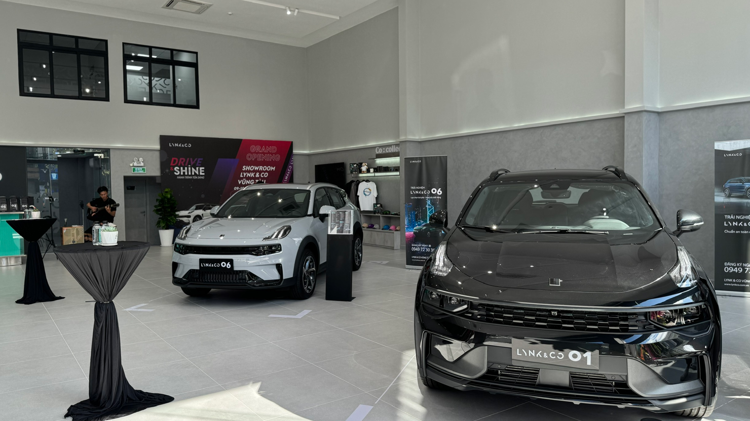 Với Lynk & Co mỗi showroom không chỉ là không gian trưng bày xe với thiết kế thẩm mỹ cao, mà còn là điểm chạm kết nối cộng đồng, trải nghiệm và phong cách sống.