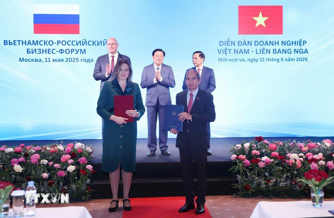 Trao c&aacute;c thỏa thuận hợp t&aacute;c trong c&aacute;c lĩnh vực giữa hai nước.&nbsp;Ảnh: TTXVN