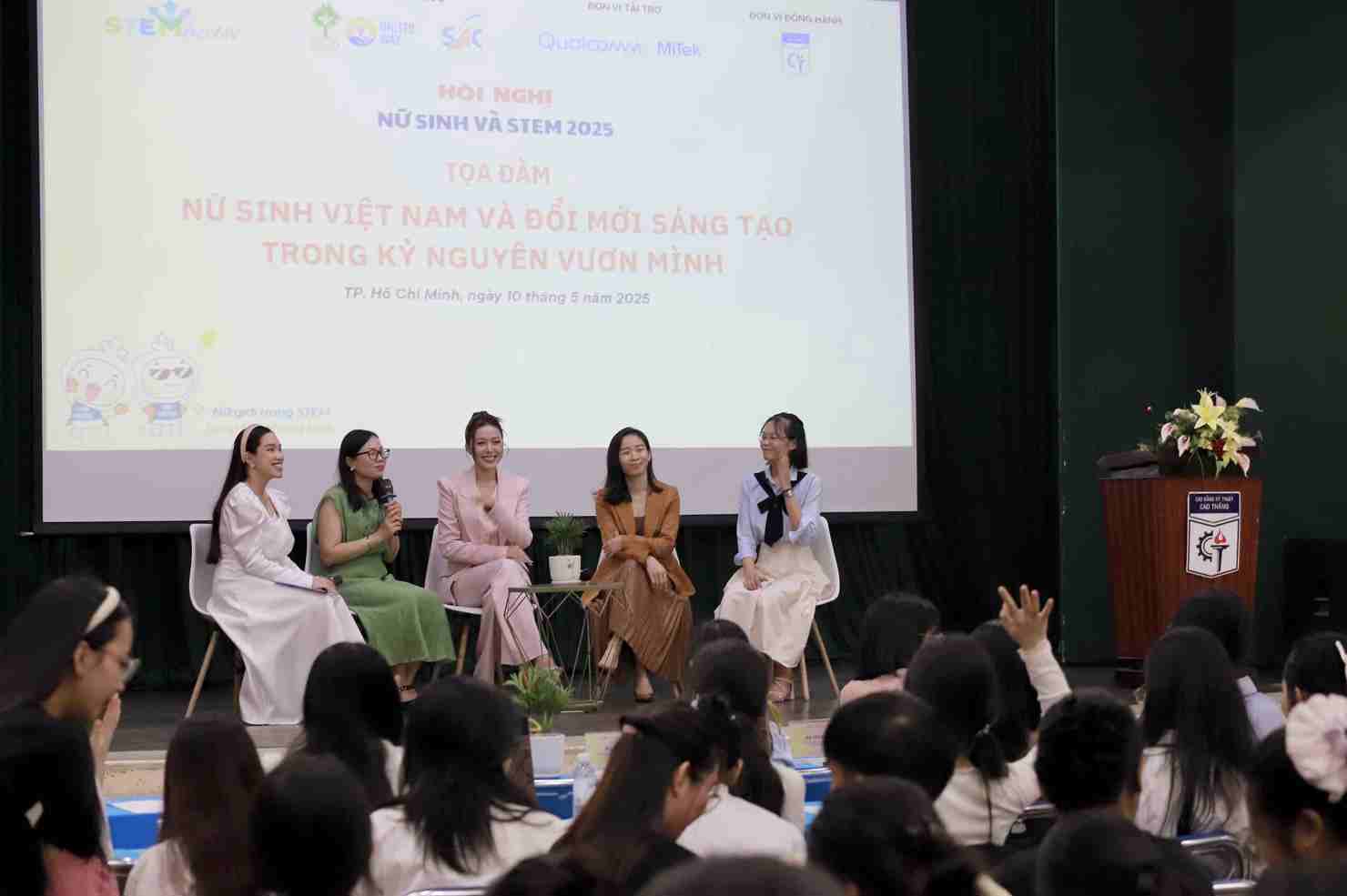 Nữ sinh Việt Nam v&agrave; đổi mới s&aacute;ng tạo trong kỷ nguy&ecirc;n vươn m&igrave;nh