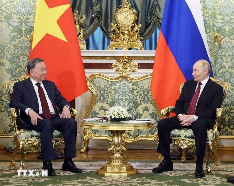 Tổng B&iacute; thư T&ocirc; L&acirc;m hội đ&agrave;m hẹp với Tổng thống Nga Vladimir Putin. Ảnh: Thống Nhất/TTXVN. &nbsp;