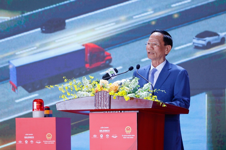 Thay mặt li&ecirc;n danh đầu tư, Chủ tịch HĐQT Tập đo&agrave;n Geleximco cam kết tập trung nguồn lực, nỗ lực thi c&ocirc;ng, chủ động triển khai Dự &aacute;n để ho&agrave;n th&agrave;nh đ&uacute;ng tiến độ, đảm bảo chất lượng, kỹ, mỹ thuật c&ocirc;ng tr&igrave;nh, đ&aacute;p ứng được tất cả c&aacute;c y&ecirc;u cầu đề ra.