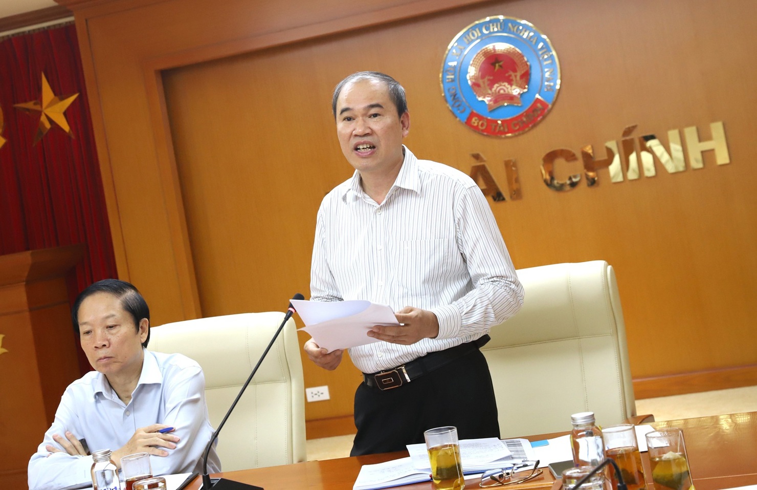 &Ocirc;ng Phạm Văn Đức - Ph&oacute; Cục trưởng Cục Quản l&yacute;, gi&aacute;m s&aacute;t bảo hiểm ph&aacute;t biểu tại buổi l&agrave;m việc.