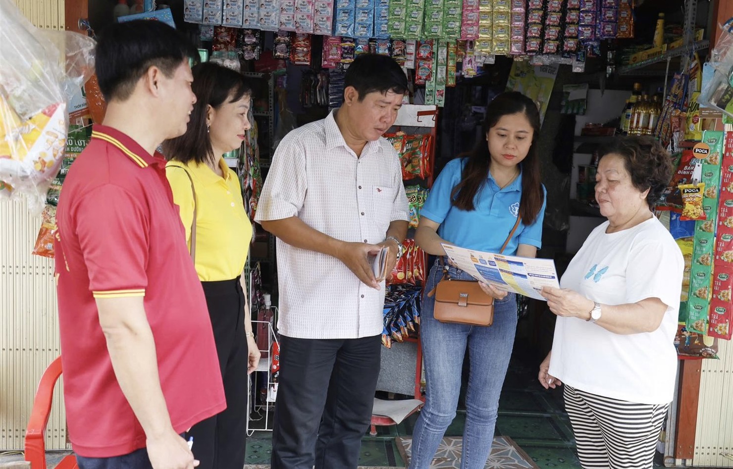 &nbsp; Tuy&ecirc;n truyền&nbsp;BHXH, BHYT&nbsp;trực tiếp tại nh&agrave; người d&acirc;n