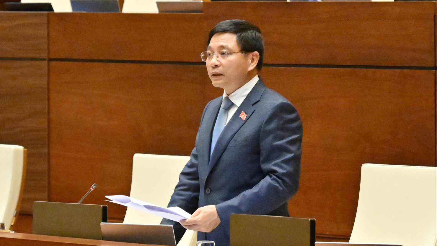 Bộ trưởng Bộ Tài chính Nguyễn Văn Thắng phát biểu tại phiên họp.