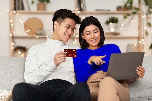 Cho mùa Tết 2022, VIB vừa tung ra chương trình “Quay Là Trúng” dành riêng cho các chủ thẻ tín dụng của ngân hàng trong thời gian từ 24/1-1/5/2022. Ảnh: VIB